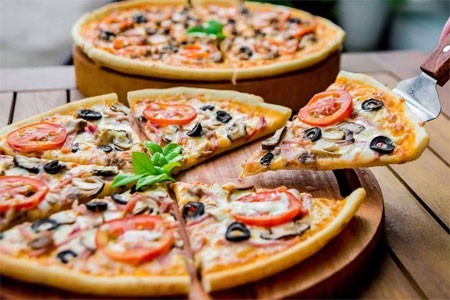 پیتزا پپرونی ساسج